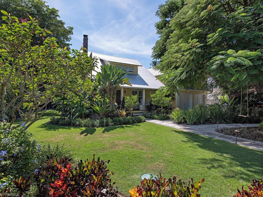 680 8th AVE S, NAPLES FL 34102