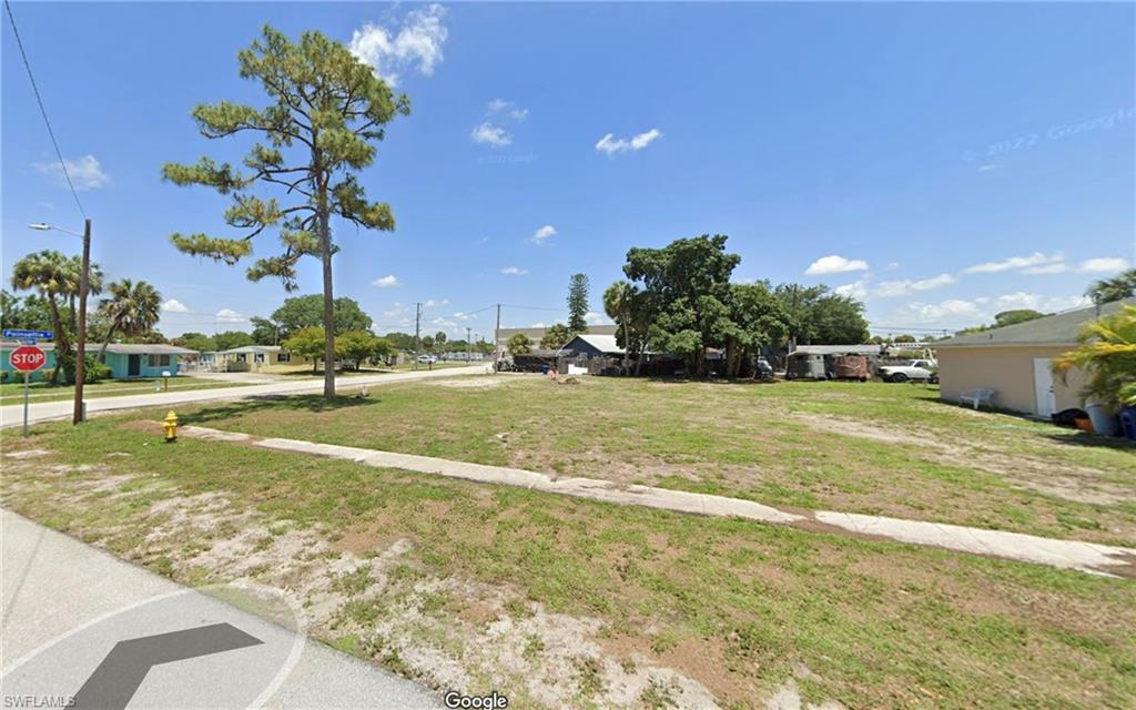 998 Tropical Palm AVE, NORTH FORT MYERS FL 33903