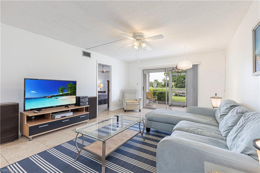 200 Valley Stream DR # 3R, NAPLES FL 34113