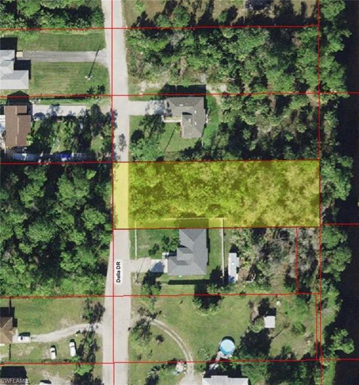 2060 Della DR, NAPLES FL 34117