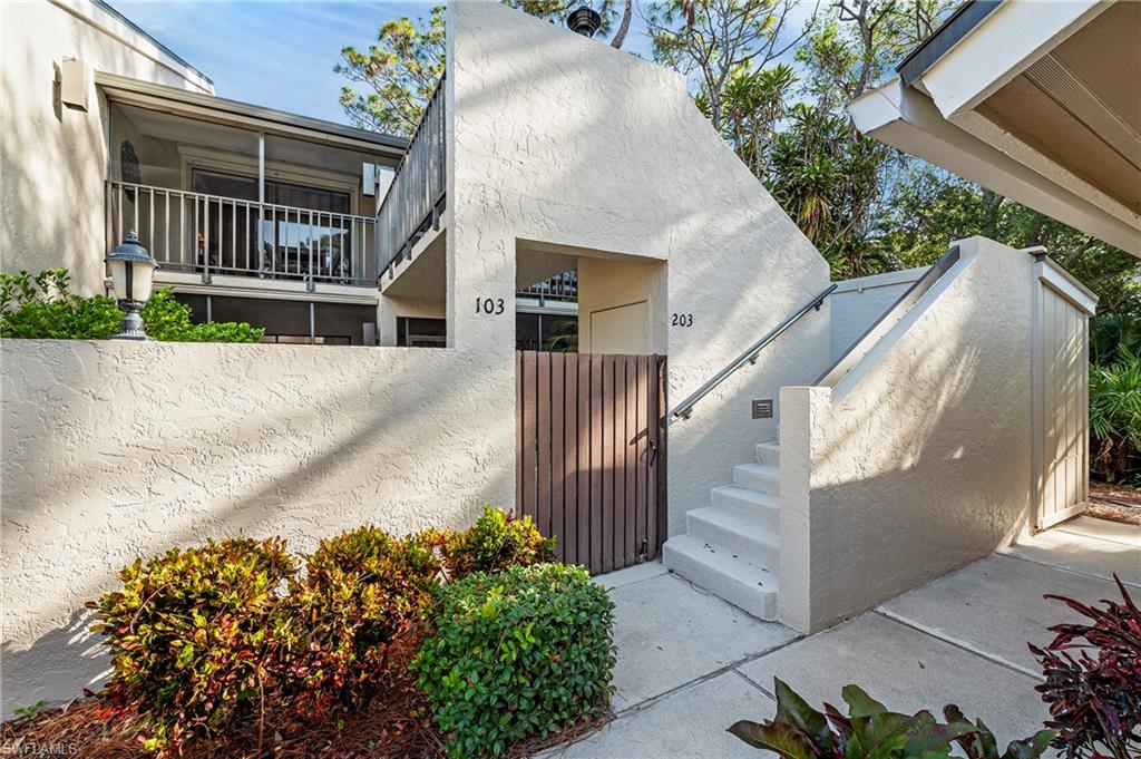 15330 Cedarwood LN # 203, NAPLES FL 34110