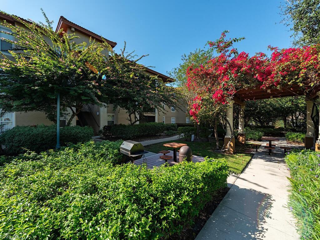 8861 Colonnades CT W # 215, BONITA SPRINGS FL 34135