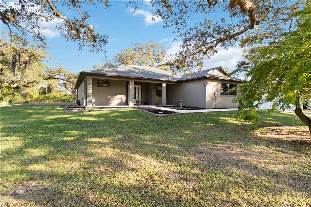 2391 Lippincott RD, ALVA FL 33920
