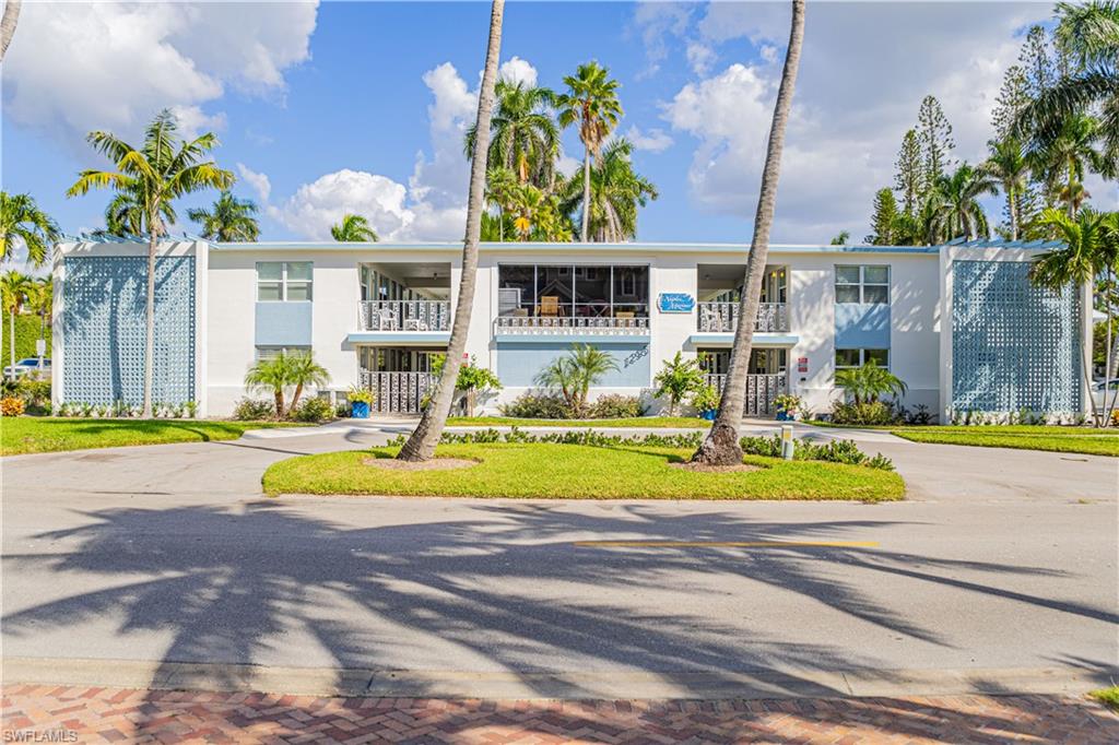 1295 Gulf Shore BLVD S # 106, NAPLES FL 34102