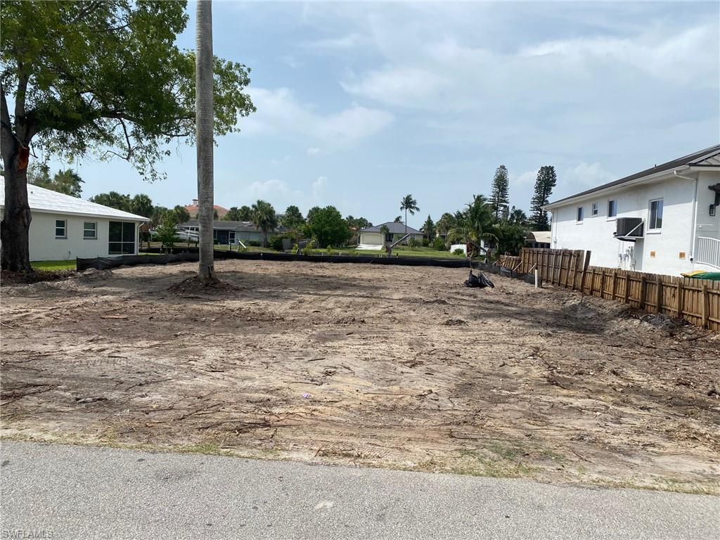483 Oak AVE, NAPLES FL 34108