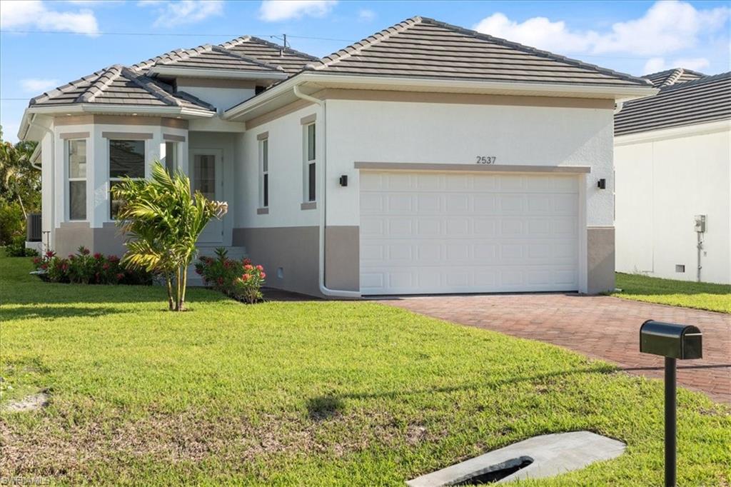 2537 Linda DR, NAPLES FL 34112