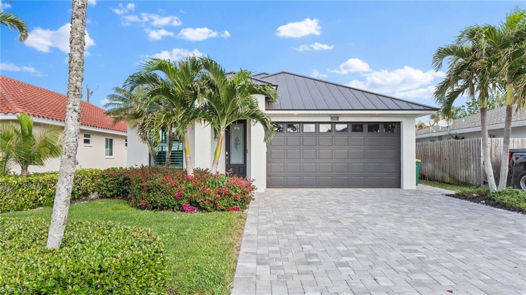 561 94th AVE N, NAPLES FL 34108