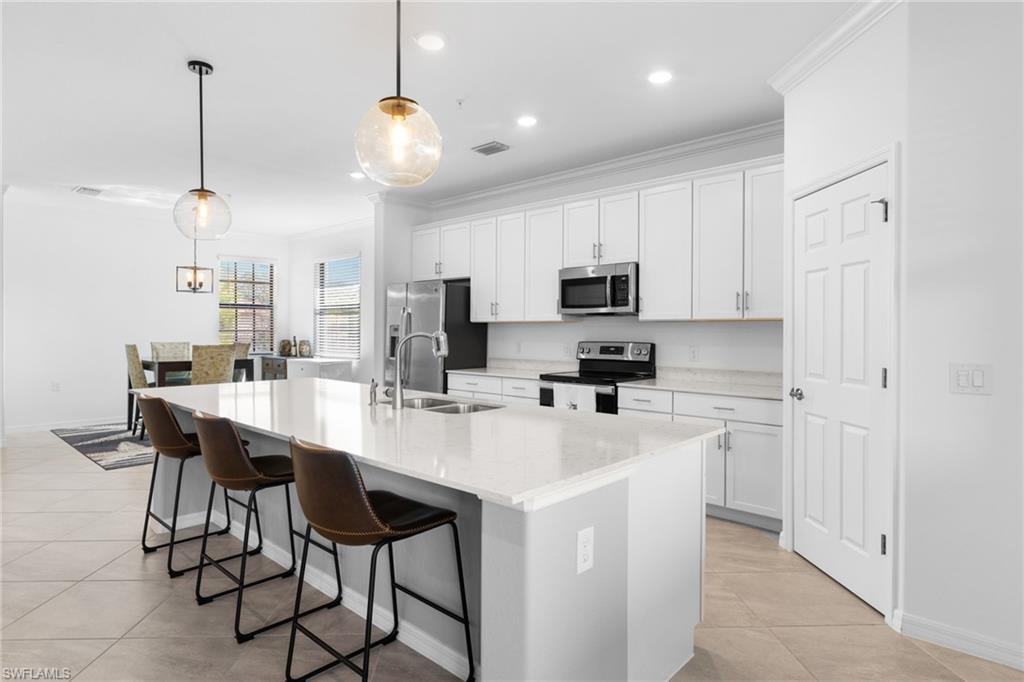 2375 Montserrat LN # 201, NAPLES FL 34120