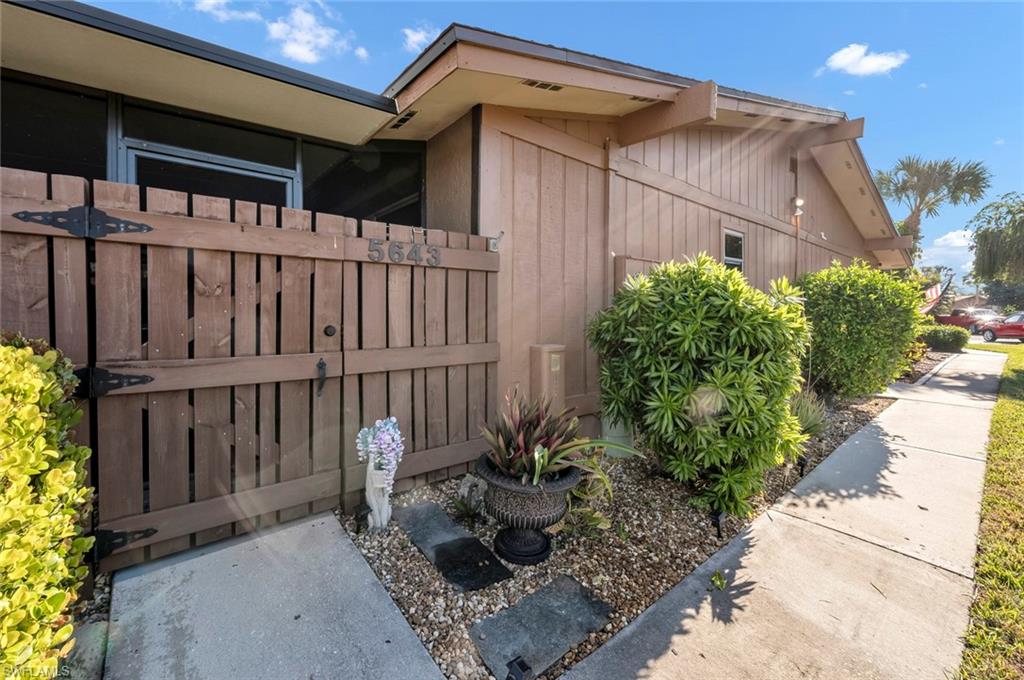 5643 Foxlake DR, NORTH FORT MYERS FL 33917