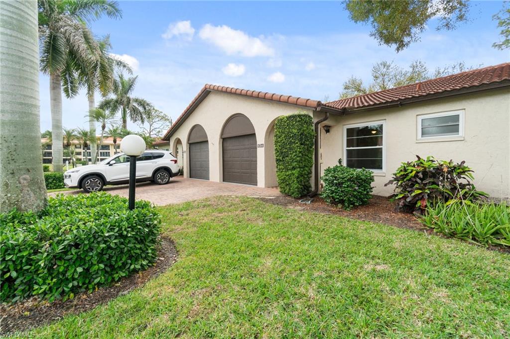 1094 Forest Lakes DR, NAPLES FL 34105