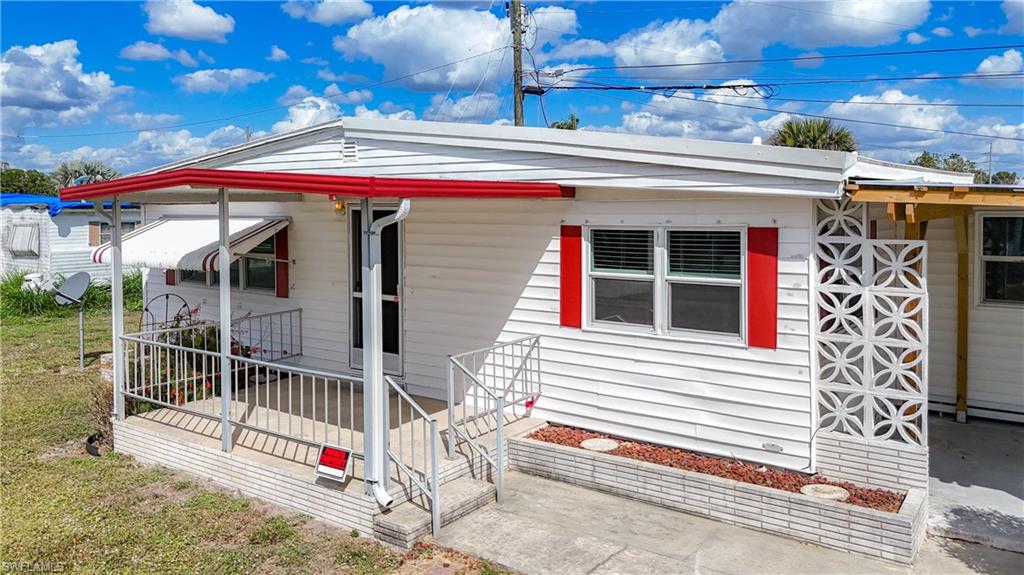 139 Gaslight AVE, NORTH FORT MYERS FL 33917