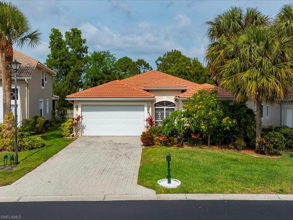 7829 Stratford DR, NAPLES FL 34104