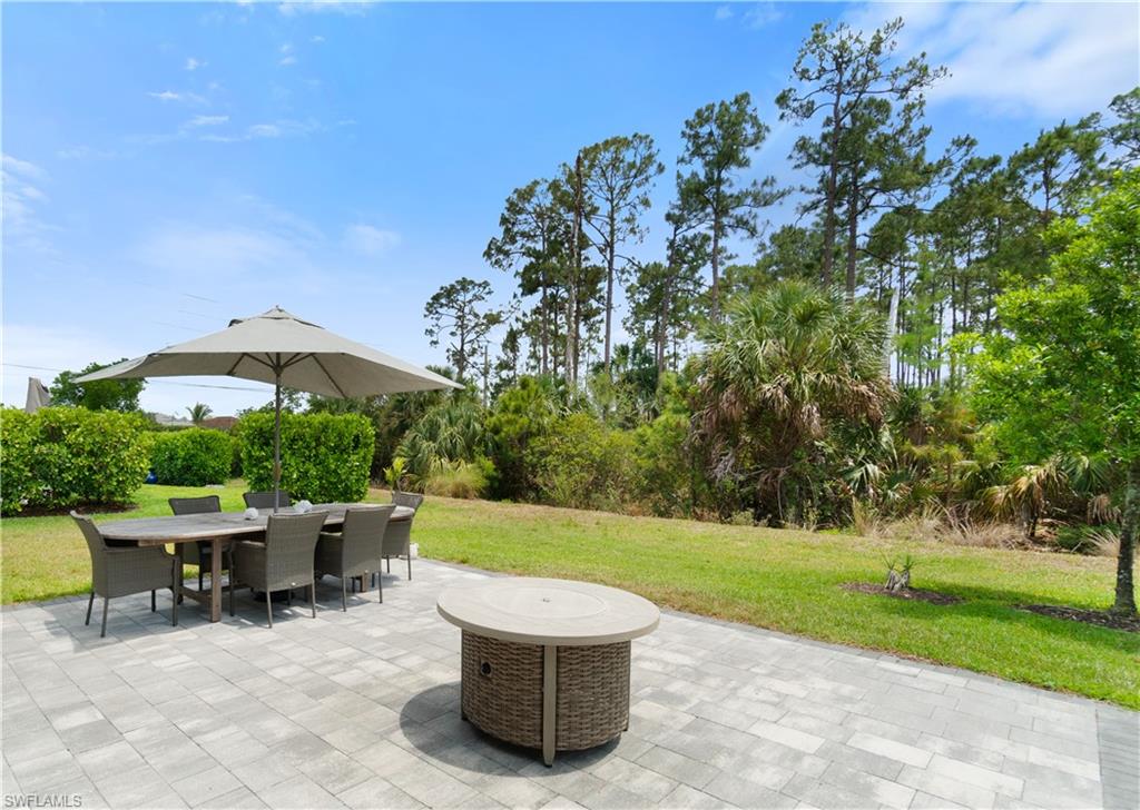 9519 Foxglove LN, NAPLES FL 34120