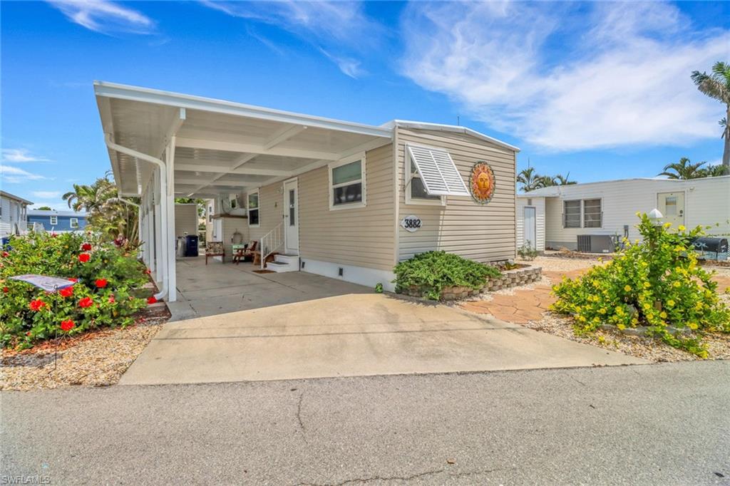 3882 Cherry LN, ST. JAMES CITY FL 33956