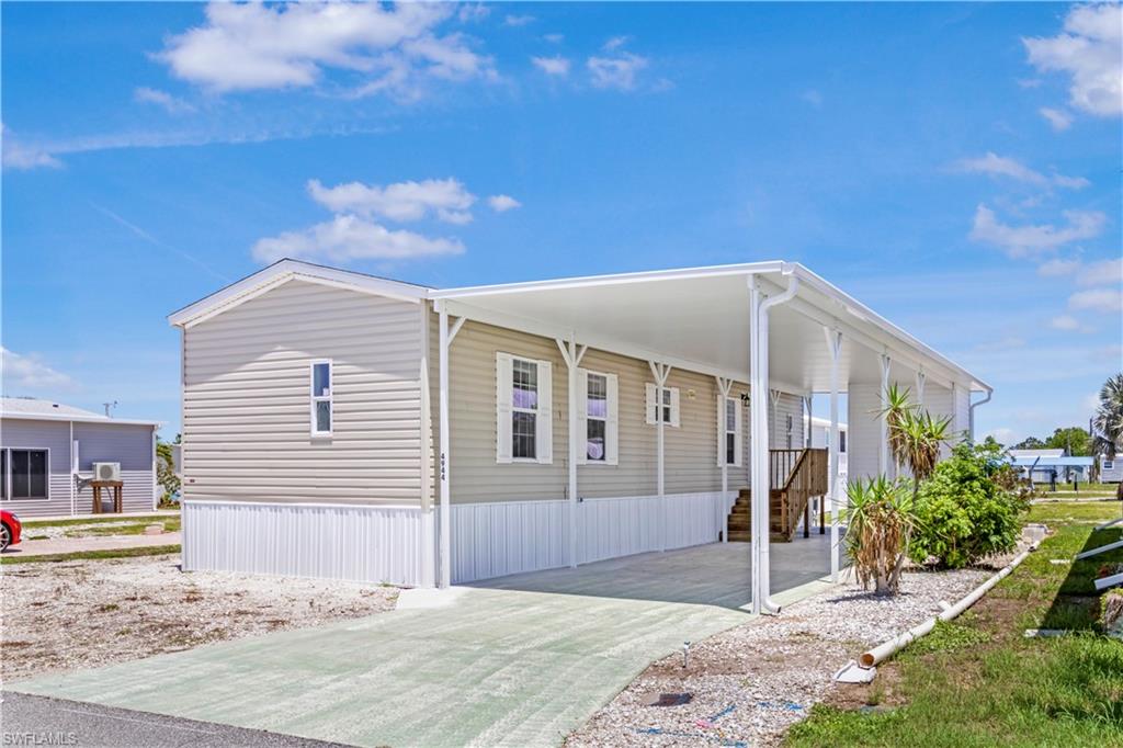 4944 Porky LN, ST. JAMES CITY FL 33956