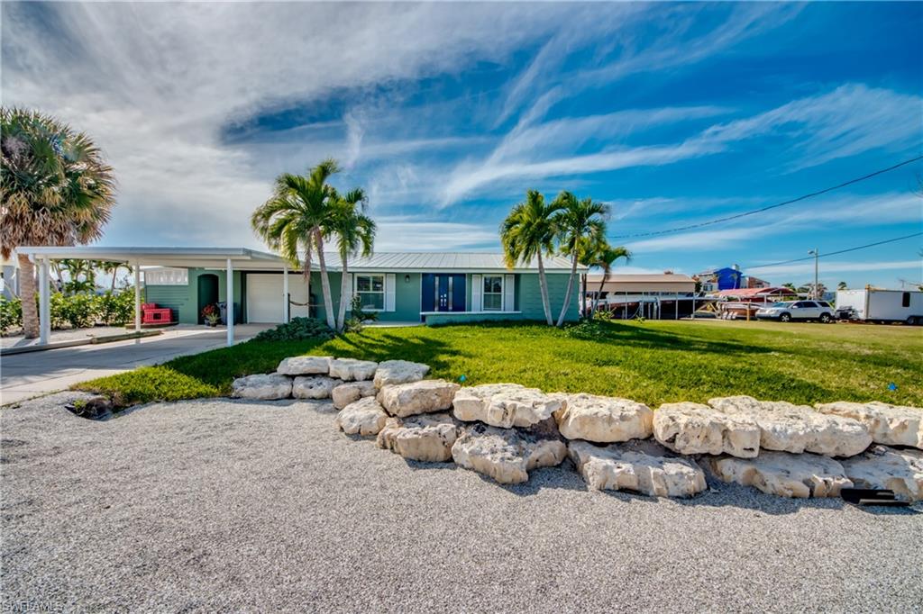 2891 Cussell DR, ST. JAMES CITY FL 33956