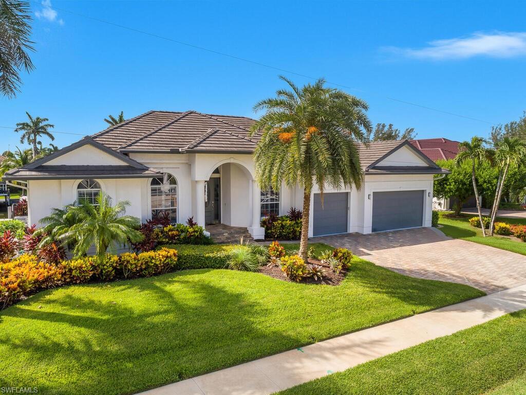 609 Crescent ST, MARCO ISLAND FL 34145