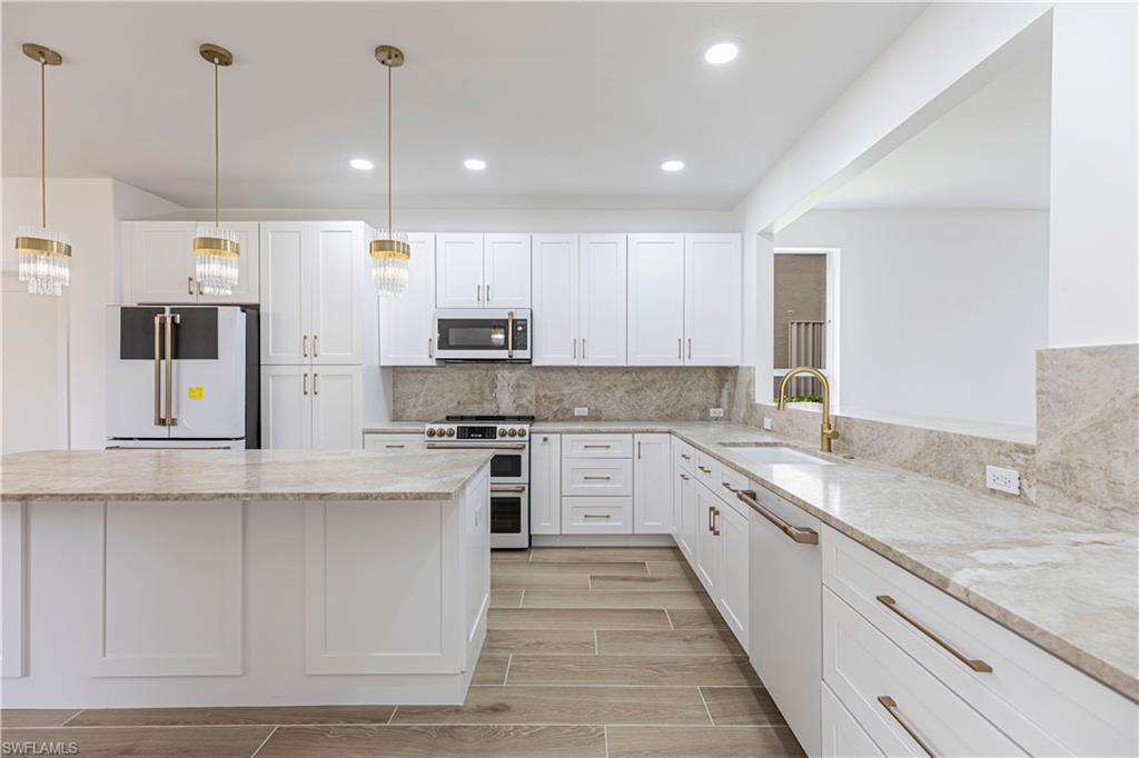 9217 Troon Lakes DR, NAPLES FL 34109