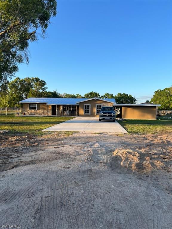 826 B RD, LABELLE FL 33935