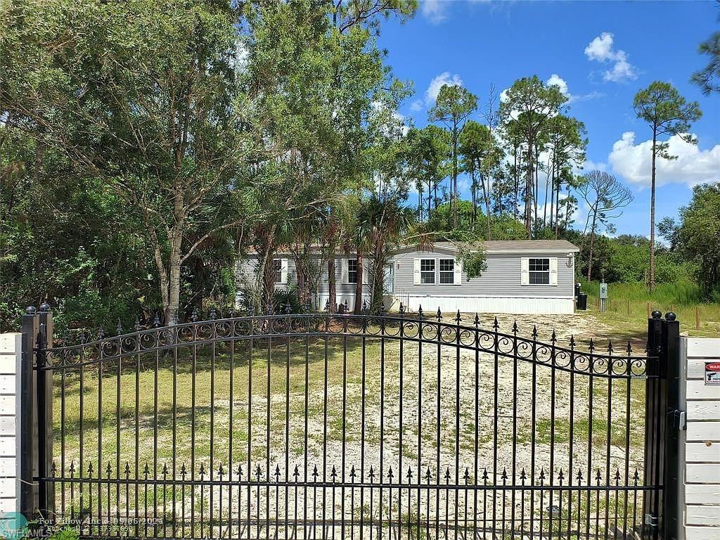 881 Woodland BLVD, CLEWISTON FL 33440