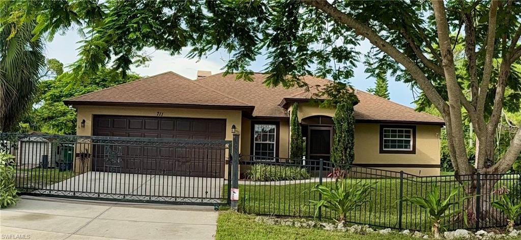 711 Pine Vale DR, NAPLES FL 34104