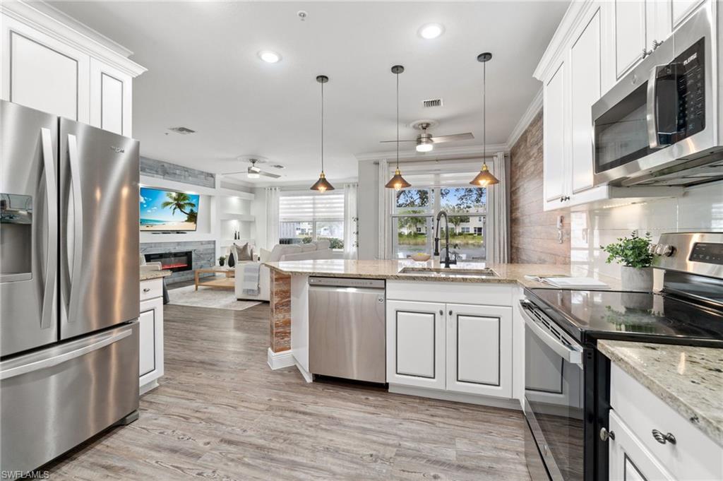 1330 Mariposa CIR # 103, NAPLES FL 34105