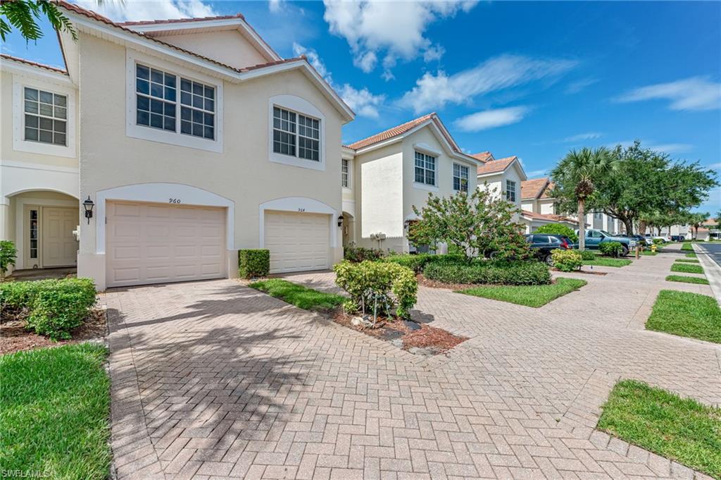 960 Hampton CIR # 80, NAPLES FL 34105