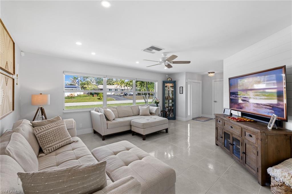 1252 Pompei LN, NAPLES FL 34103