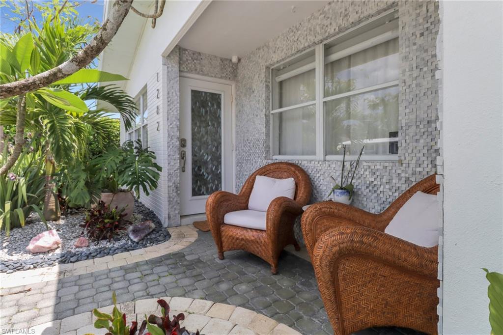 1282 Illinois DR, NAPLES FL 34103
