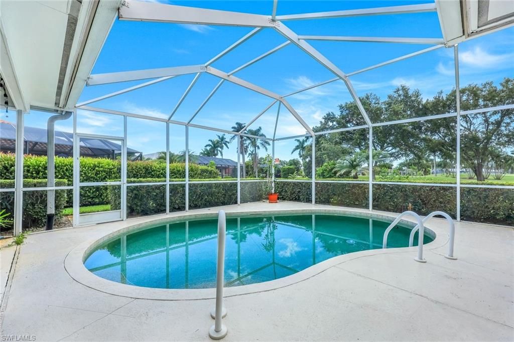 211 Pine Valley CIR, NAPLES FL 34113