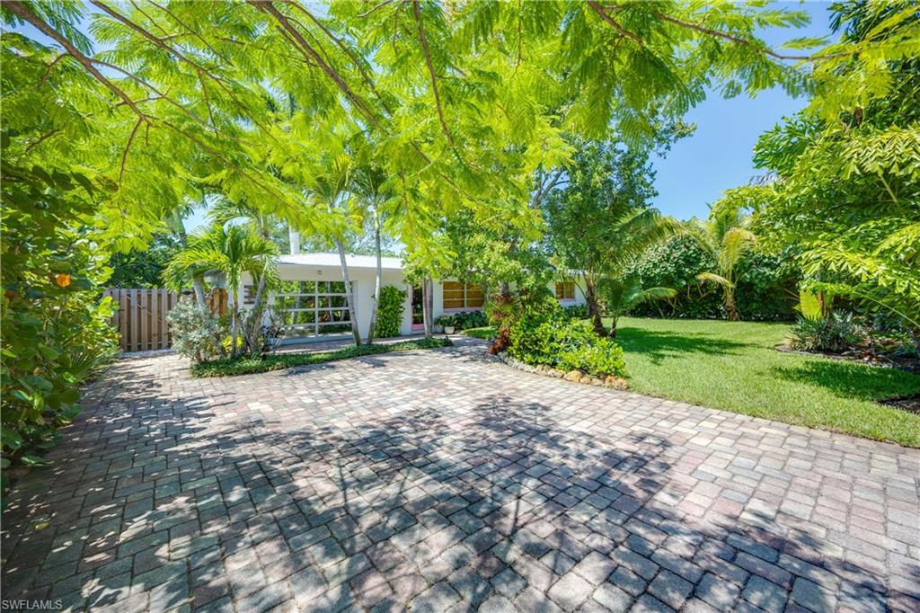 1304 Milano DR, NAPLES FL 34103