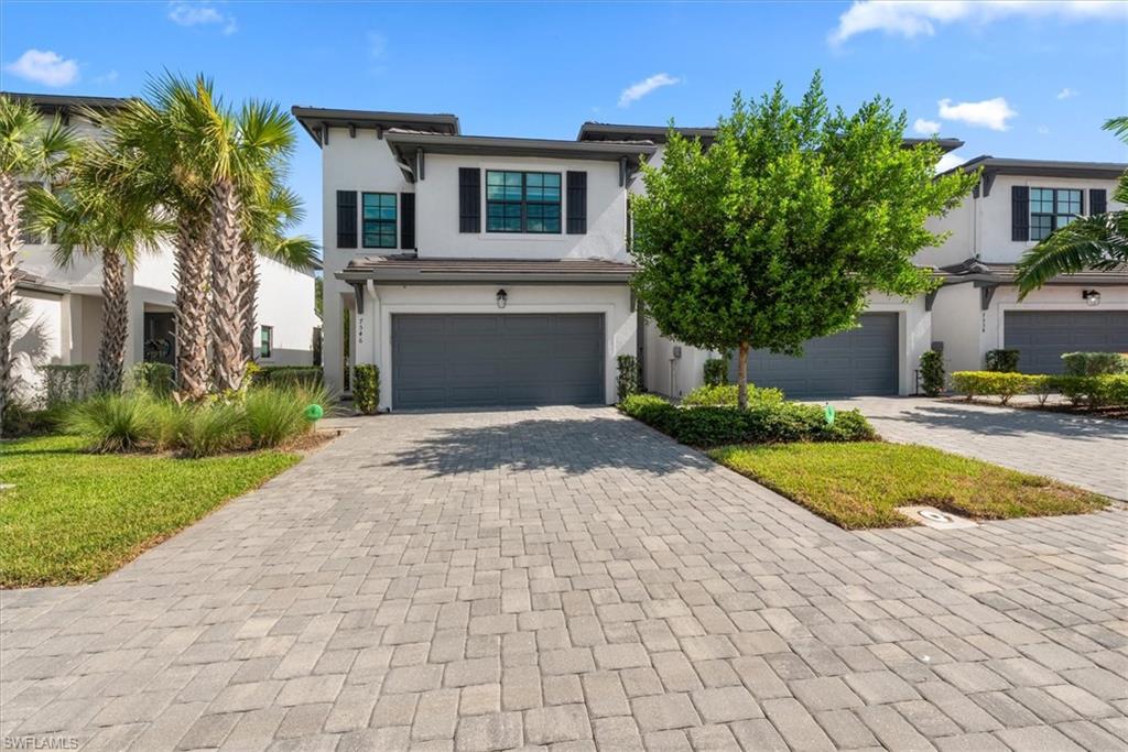 7546 Rockefeller DR, NAPLES FL 34119