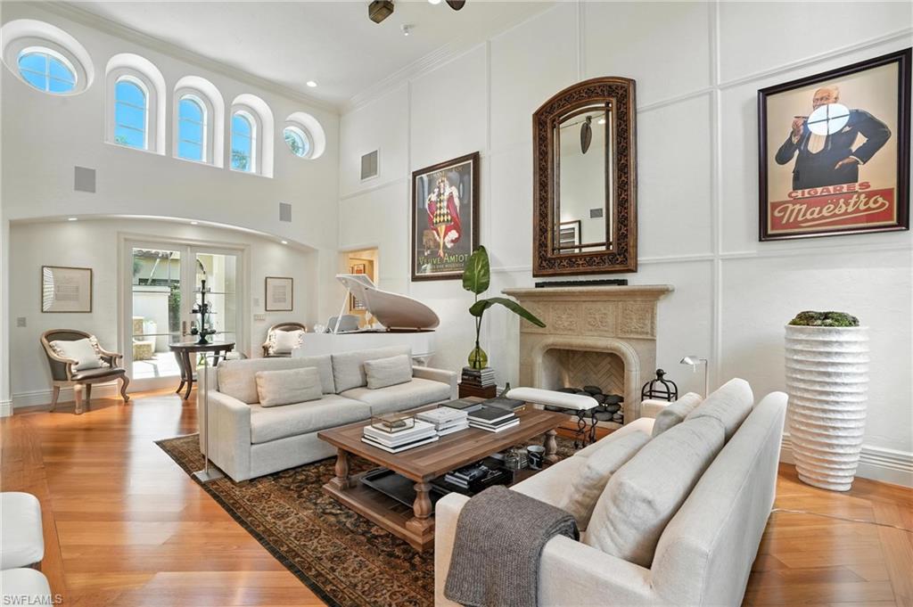 2892 Tiburon BLVD E, NAPLES FL 34109