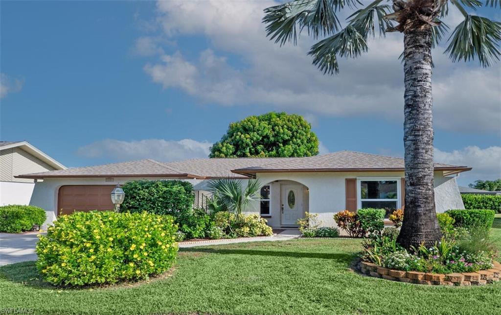 105 Champagne CT, NAPLES FL 34112