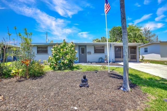2047 Harbor LN, NAPLES FL 34104