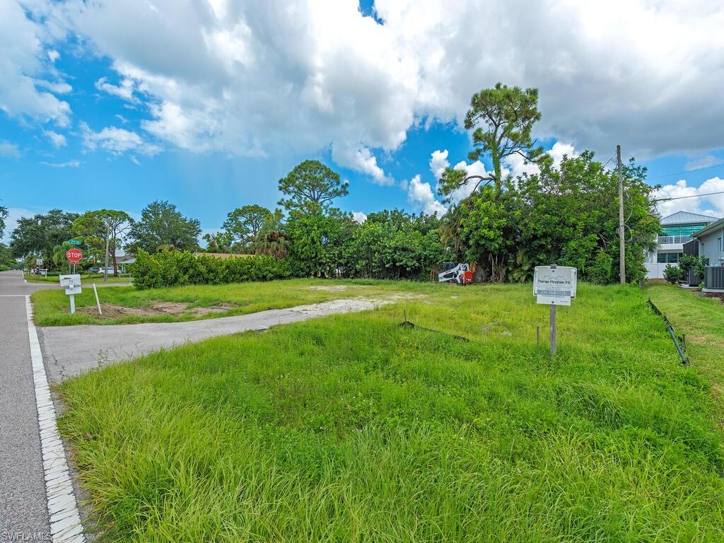 705 91st AVE N, NAPLES FL 34108