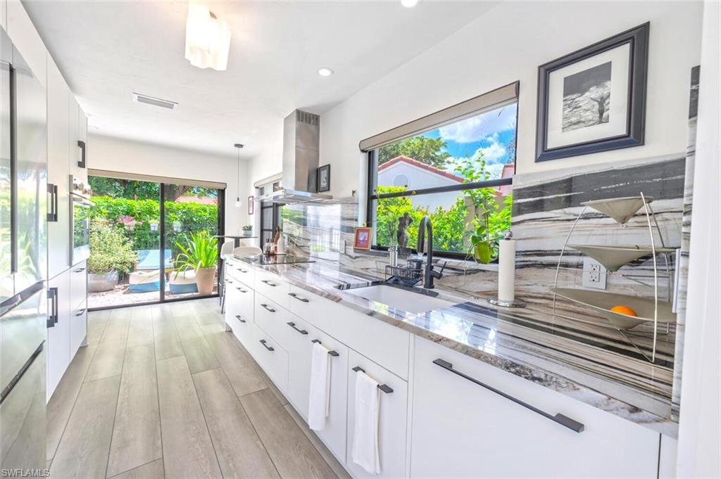 877 Reef Point CIR, NAPLES FL 34108