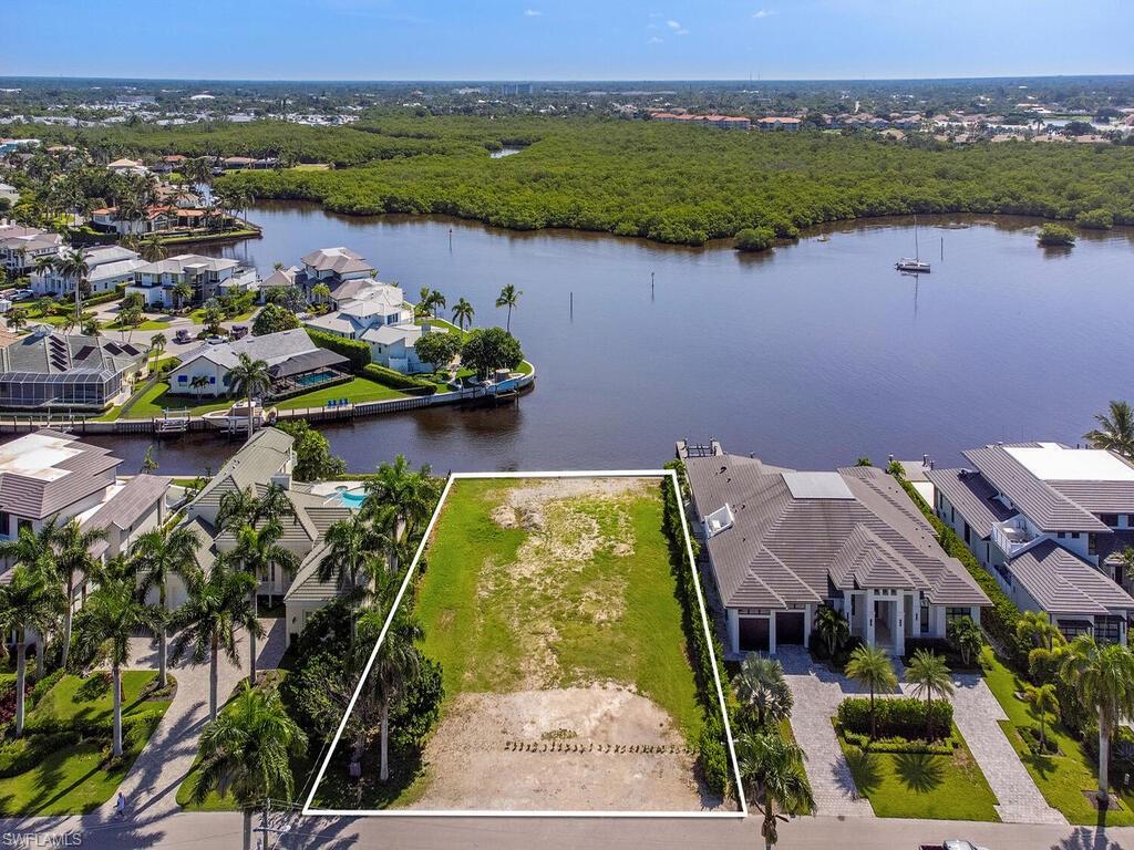 2375 TARPON RD, NAPLES FL 34102