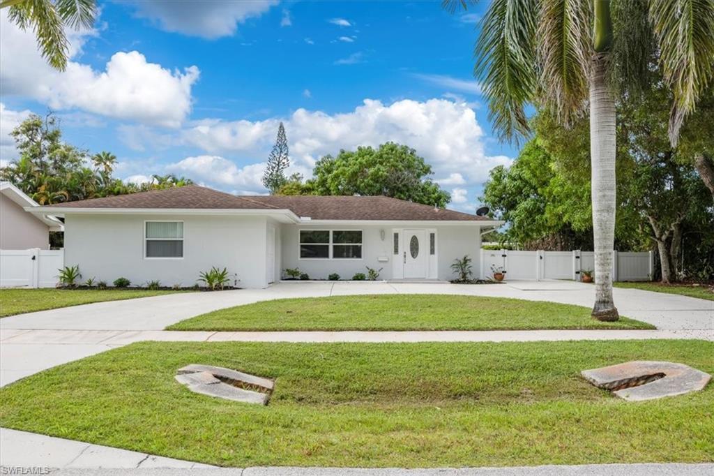 2590 Poinciana ST, NAPLES FL 34105