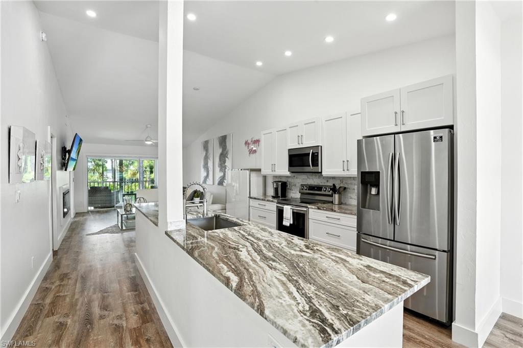 876 Gulf Pavilion DR # 201, NAPLES FL 34108
