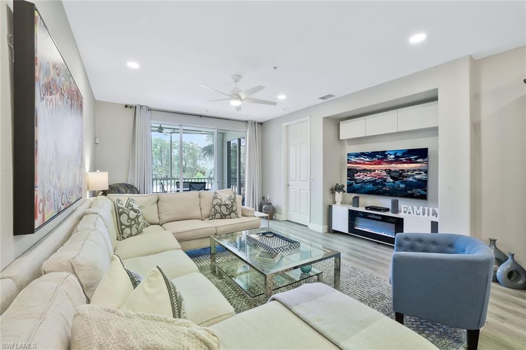 4883 Hampshire CT # 102, NAPLES FL 34112