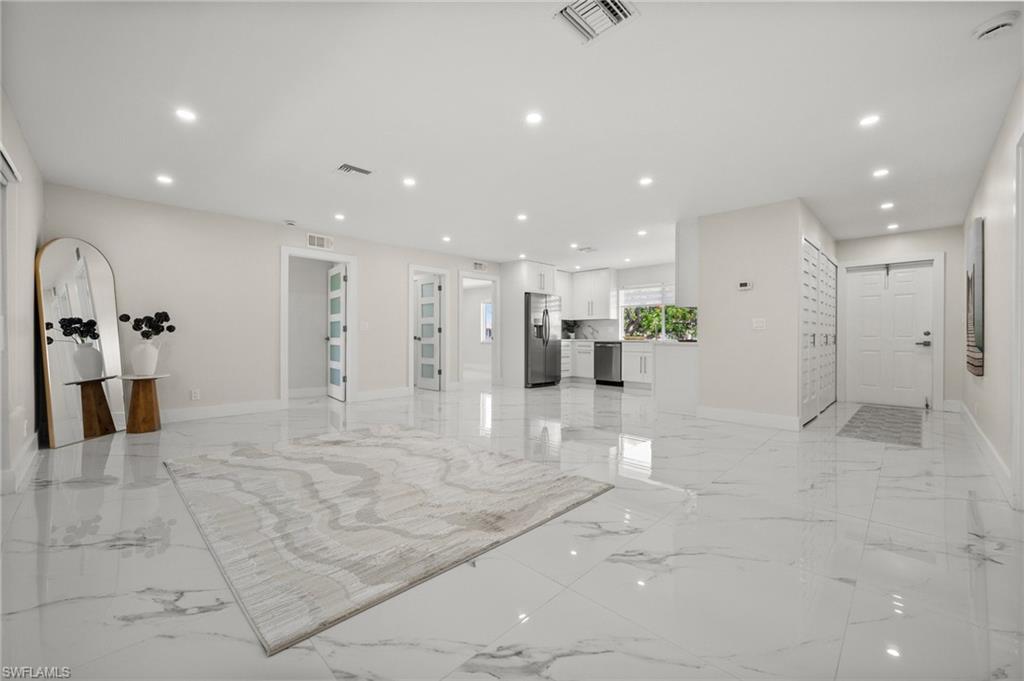 292 Winners CIR # 2776, NAPLES FL 34112