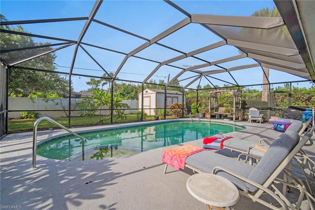 212 Willowick DR, NAPLES FL 34110