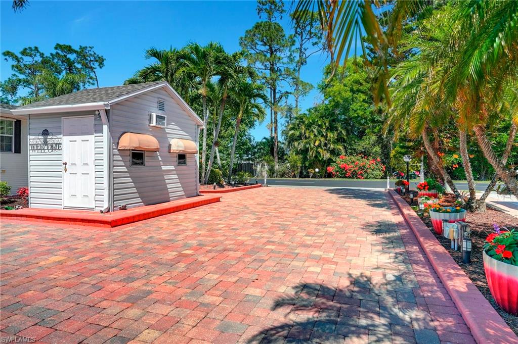 2117 Crystal Lake DR, NAPLES FL 34120