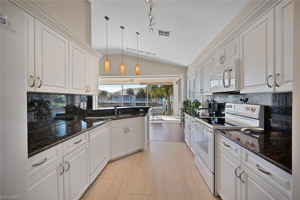 7774 Gardner DR # 202, NAPLES FL 34109