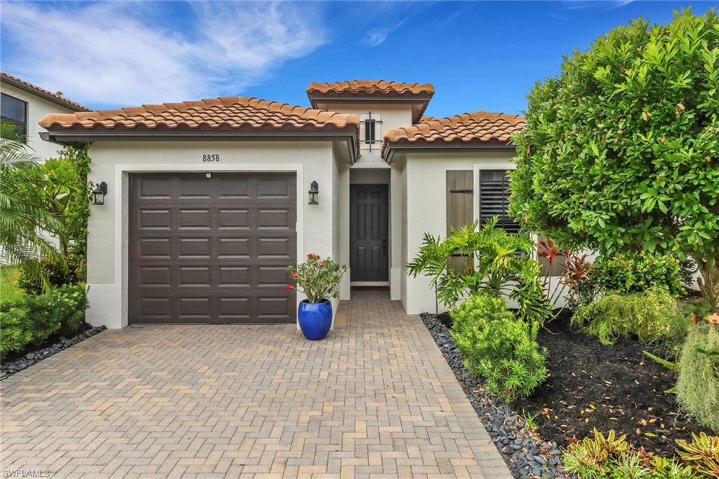 8858 Madrid CIR, NAPLES FL 34104
