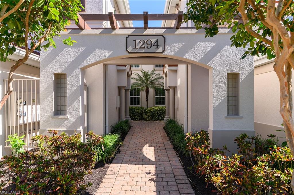 1294 Rialto WAY # 202, NAPLES FL 34114