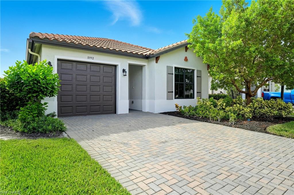 8992 Madrid CIR, NAPLES FL 34104