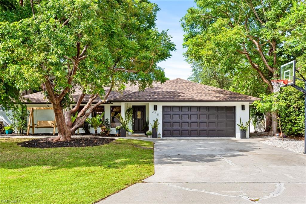 205 Madison DR, NAPLES FL 34110