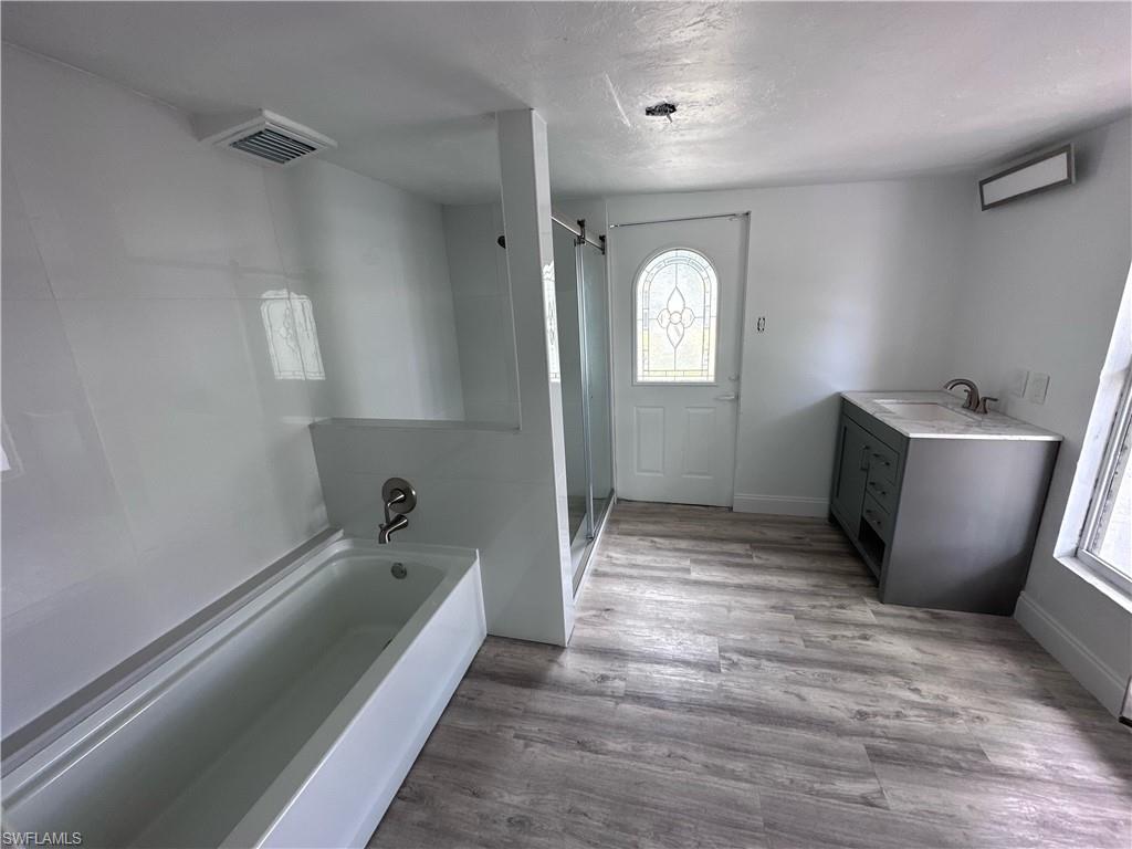 555 13th ST N, NAPLES FL 34102